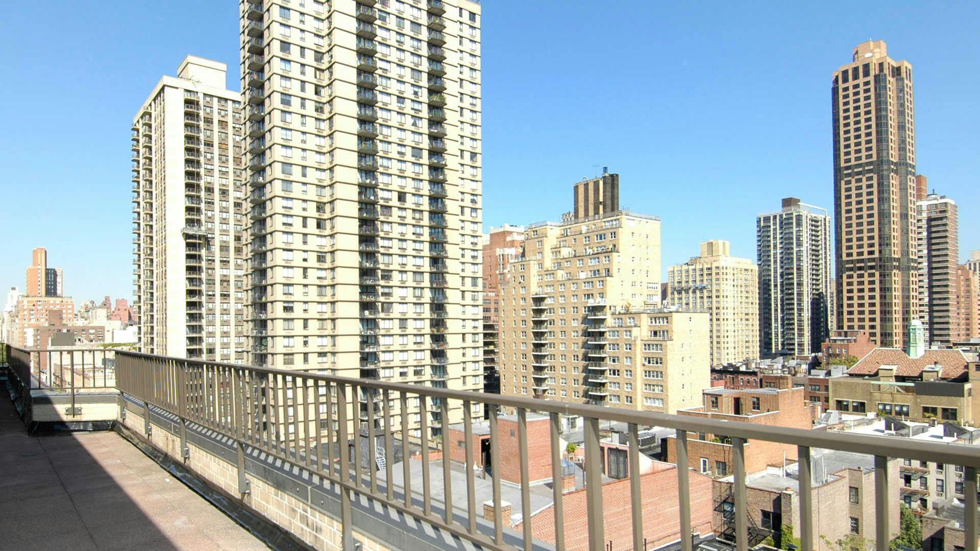 http://media.equityapartments.com/images/q_50/f_auto/fl_lossy/2791-2/420-East-80th-Street-Apartments-View