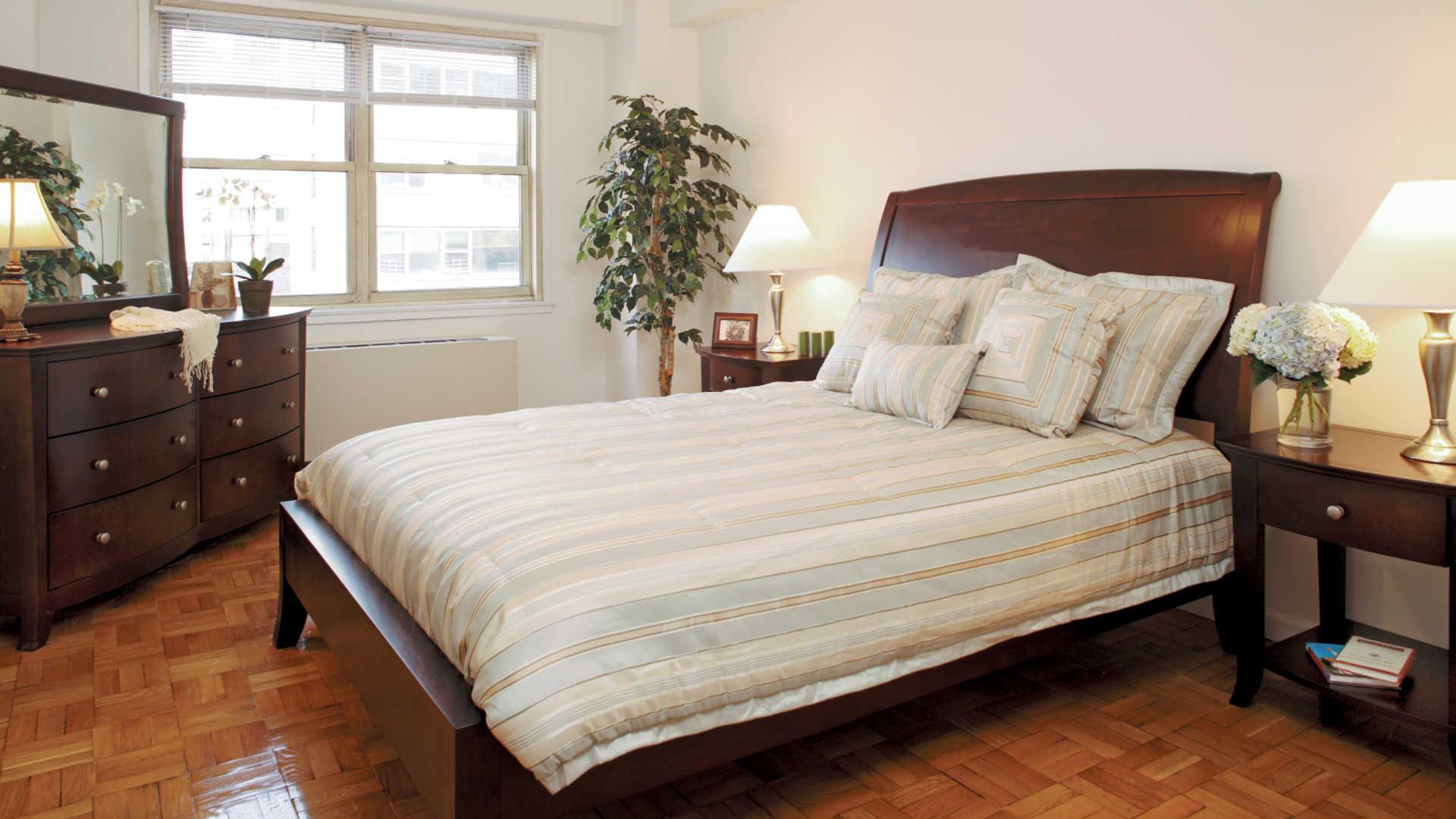 http://media.equityapartments.com/images/q_50/f_auto/fl_lossy/2791-4/420-East-80th-Street-Apartments-Bedroom