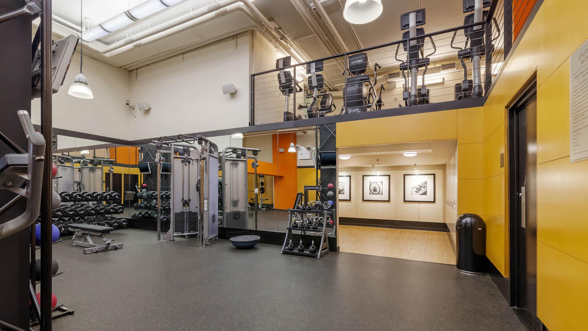 http://media.equityapartments.com/images/q_50/f_auto/fl_lossy/4103-112/101-West-End-Apartments-Fitness-Center