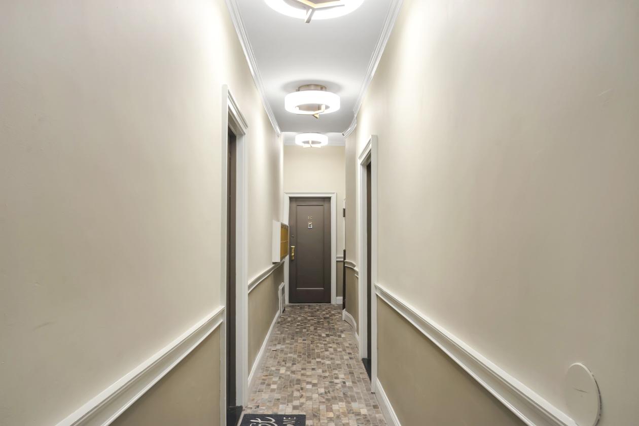 https://harlington.com/_data/buildings/1030/photos/2.%20Hallway.jpg