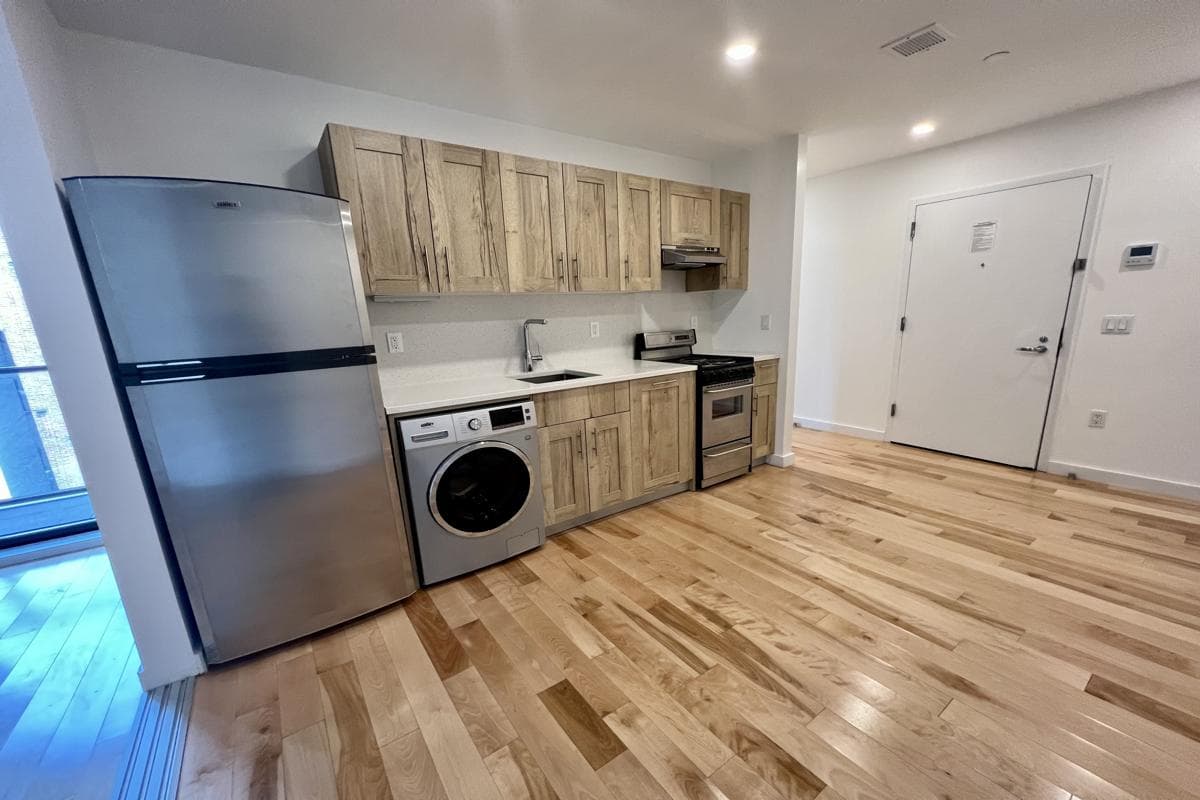63 West 104 Street #304, Manhattan, NY 10025 apartment_dining_room 1