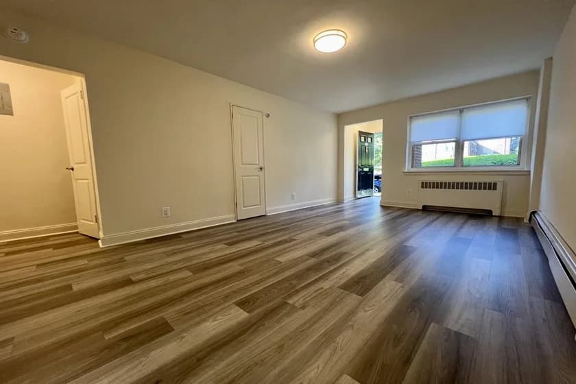 520 Howard Avenue #1B, Staten Island, NY 10301 apartment_living_room 1