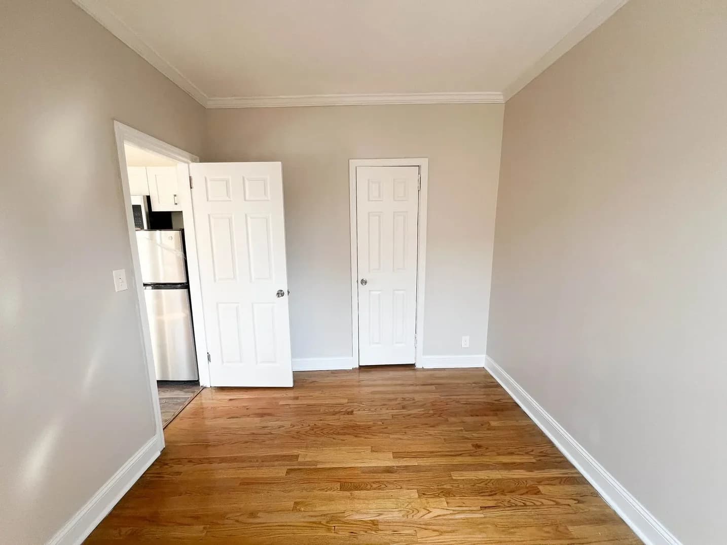 2521 31 Avenue #B51, Queens, NY 11102 apartment_living_room 1