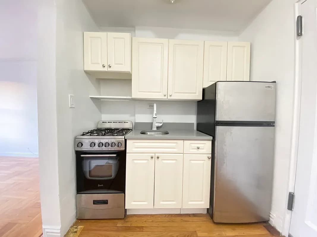 4300 Broadway #6-C, Manhattan, NY 10033 apartment_kitchen 3