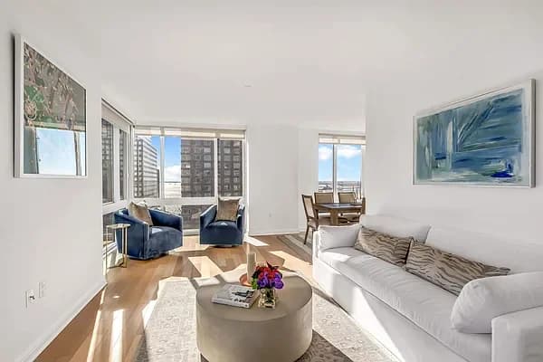 211 North End Avenue #6P, Manhattan, NY 10282 apartment_living_room 1