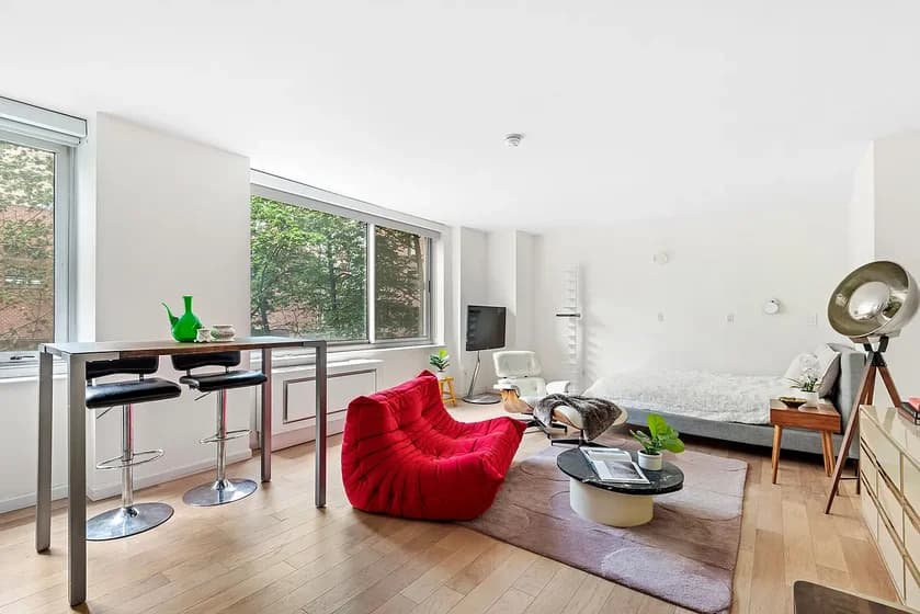 250 South End Avenue #3F, Manhattan, NY 10280 apartment_living_room 1