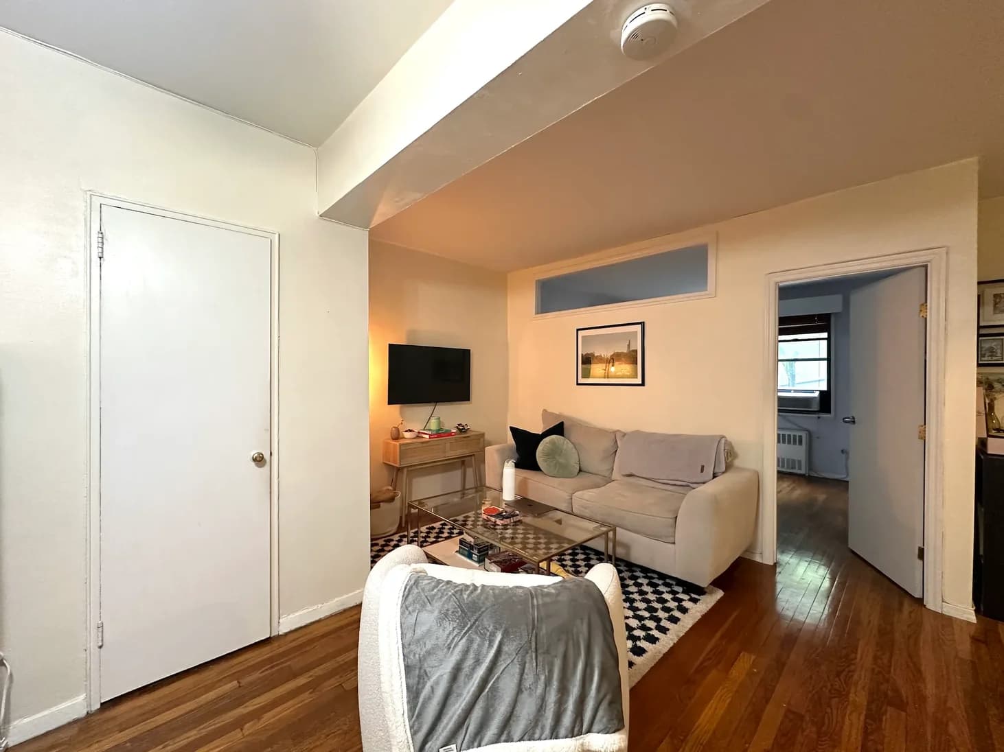 350 East 30 Street #3-W, Manhattan, NY 10016 apartment_living_room 1