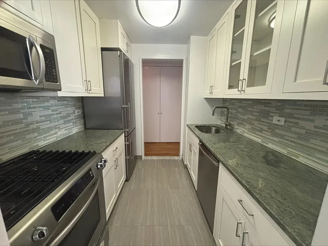 101 West 55 Street #1108, Manhattan, NY 10019 apartment_kitchen 2