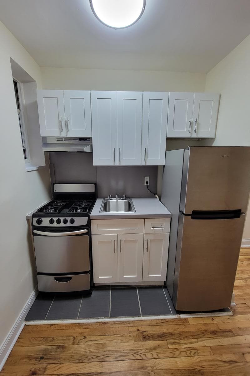 9 Nixon Court #1F, Brooklyn, NY 11223 apartment_kitchen 1