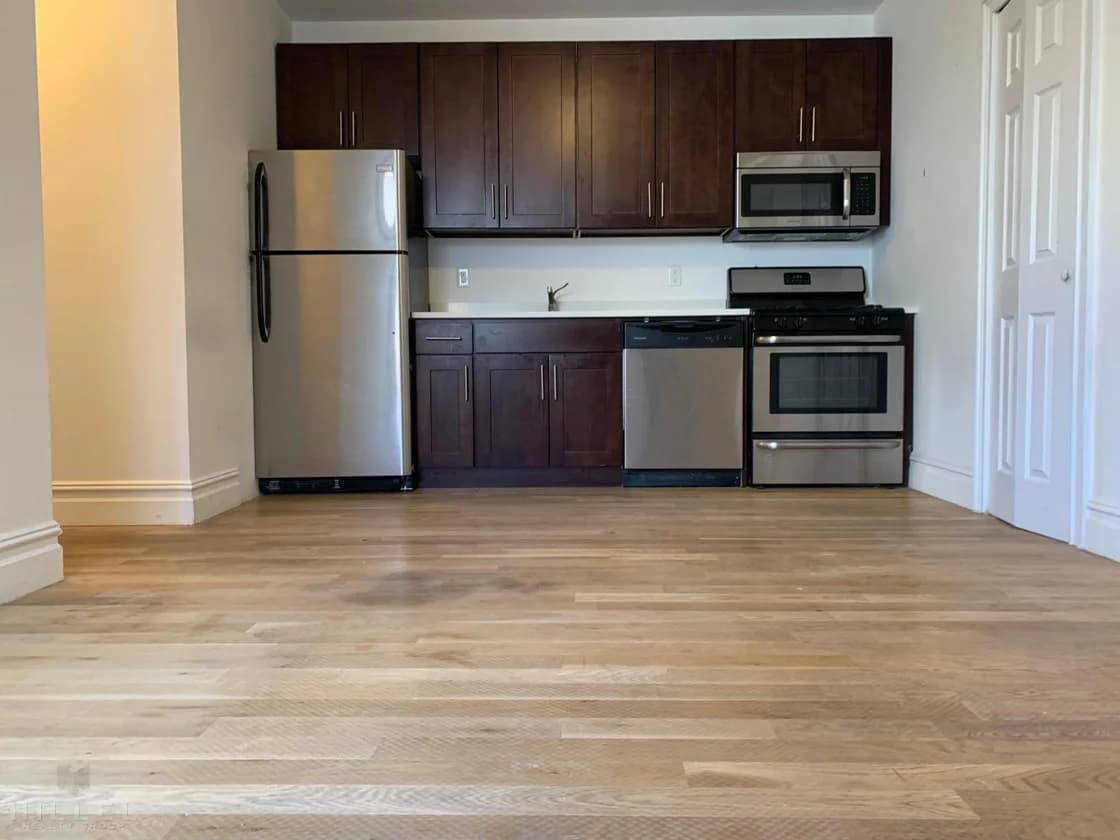 21-81 38 St #Apt 38, Queens, NY 11105 1