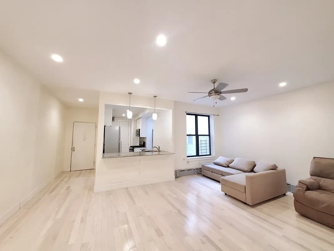 884 Riverside Drive #2-H, Manhattan, NY 10032 apartment_living_room 1