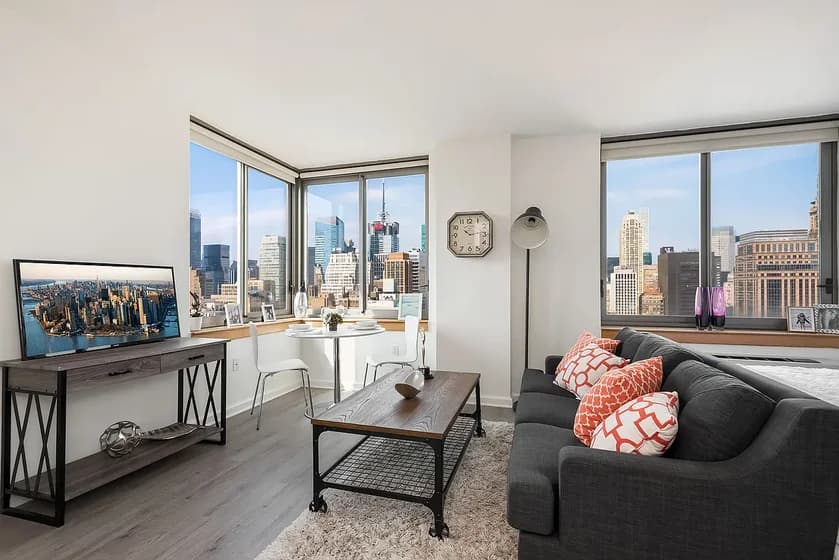 204 Ellery Street #4E, Brooklyn, NY 11206 apartment_living_room 1