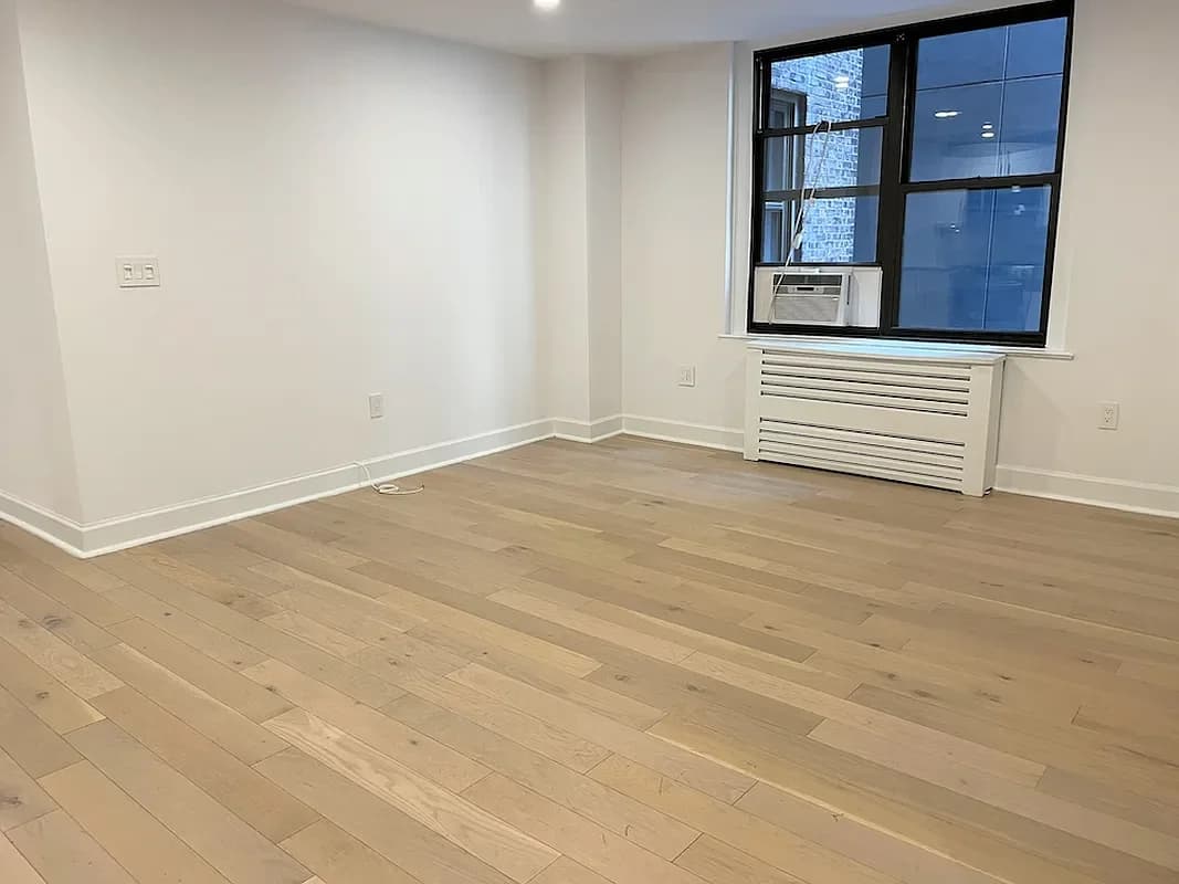 160 East 48 Street #A4, Manhattan, NY 10017 apartment_living_room 1
