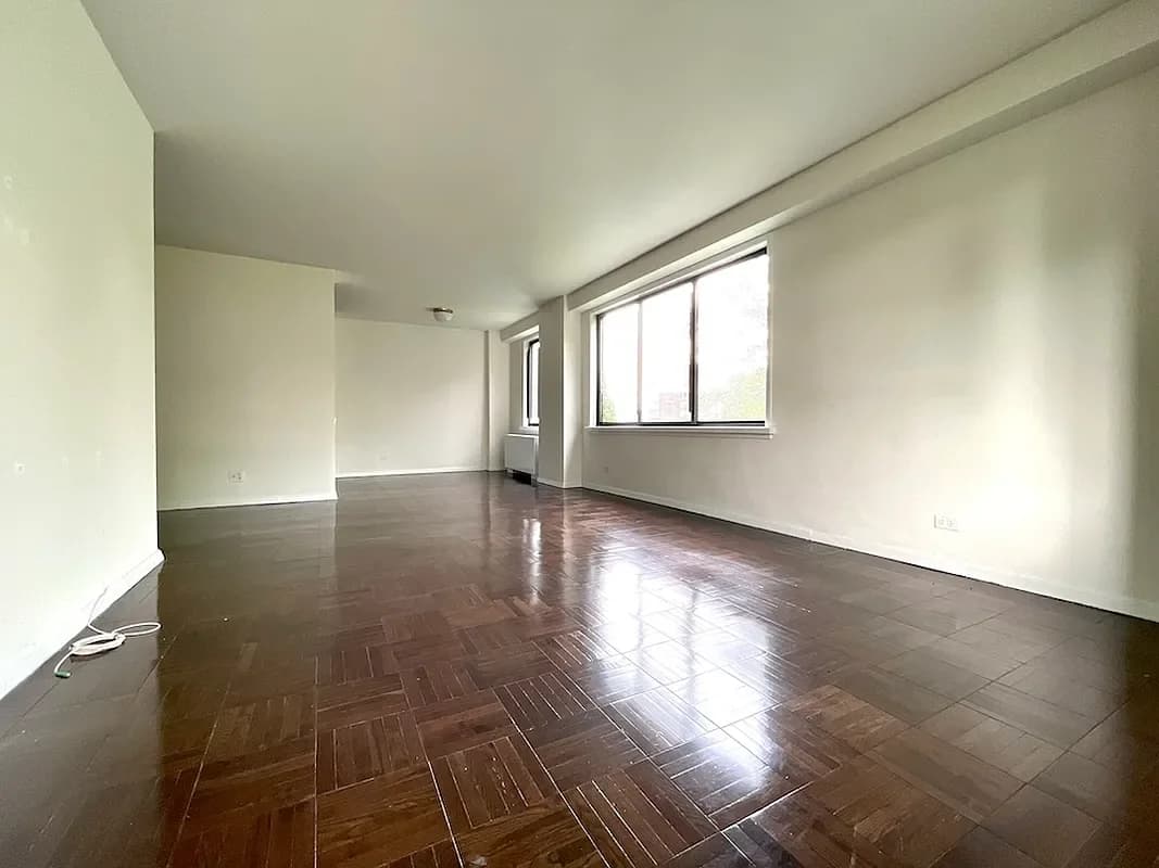 3671 Hudson Manor Terrace #2D, Manhattan, NY 10463 apartment_living_room 1