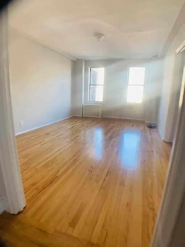 128 Ft Washington Avenue #10F, Manhattan, NY 10032 apartment_living_room 1