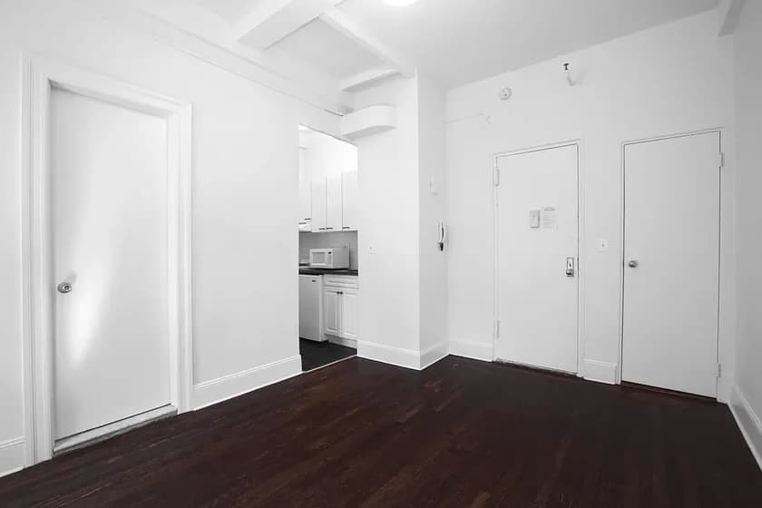 19 West 69 Street #502, Manhattan, NY 10023 apartment_living_room 1