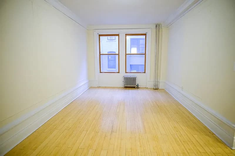 676 Riverside Drive #5-AA, Manhattan, NY 10031 apartment_living_room 1