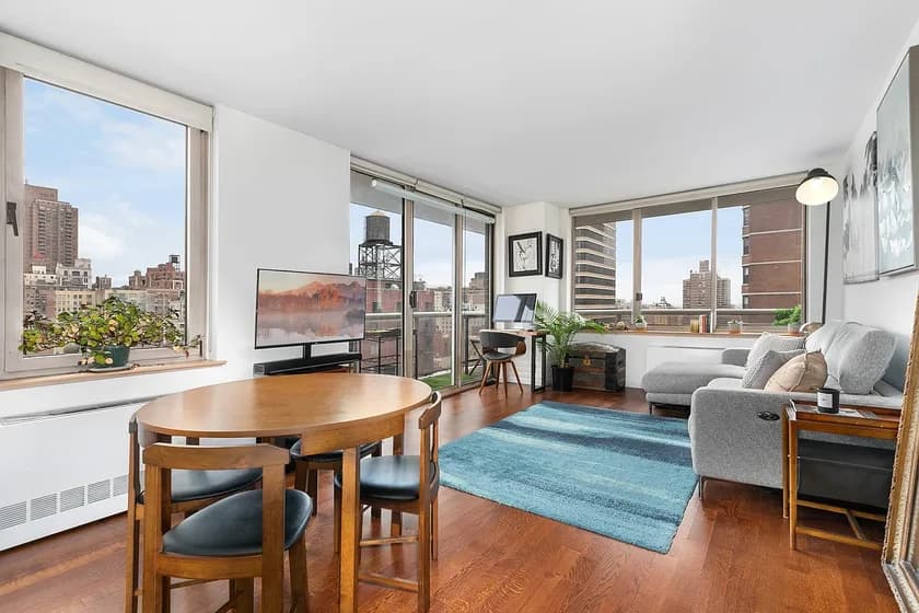 200 E 89 St #14C, Manhattan, NY 10128 apartment_living_room 1