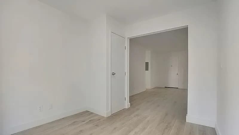 120 East 34 Street #14-G, Manhattan, NY 10016 apartment_living_room 1