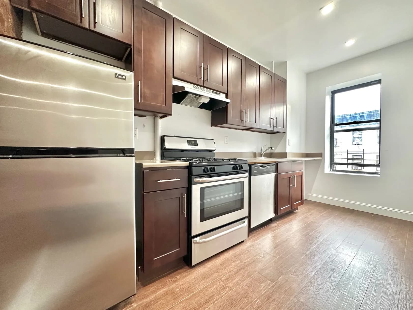 3141 Broadway #20, Manhattan, NY 10027 apartment_kitchen 1