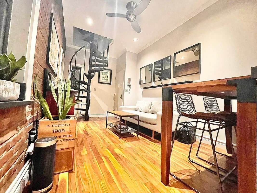 208 East 25 Street #54, Manhattan, NY 10010 apartment_living_room 1