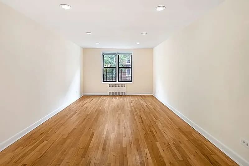 64-20 Saunders St #515, Queens, NY 11374 apartment_living_room 1