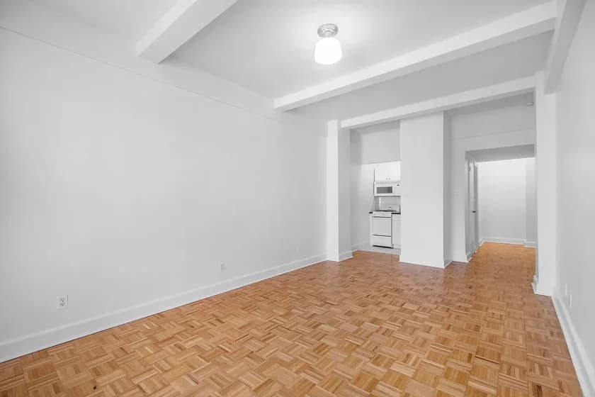 160 West 71 Street #3W, Manhattan, NY 10023 apartment_living_room 1