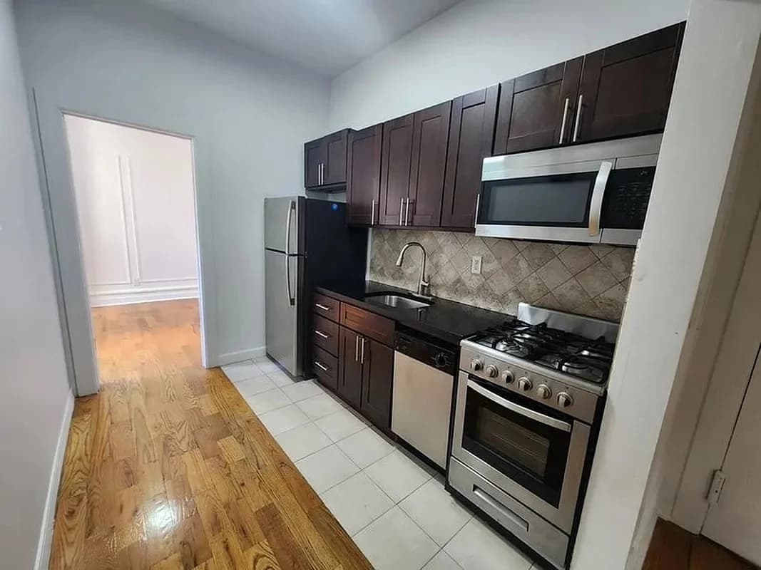 4232 Broadway #6F, Manhattan, NY 10033 apartment_kitchen 1