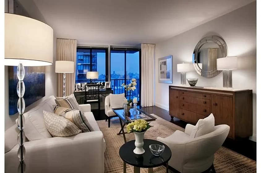 200 East 82 Street #16H, Manhattan, NY 10028 apartment_living_room 1