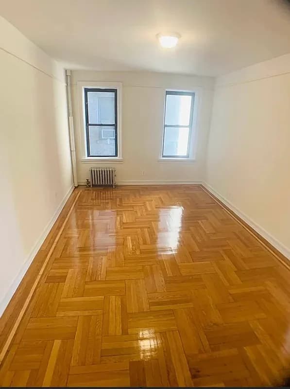 801 West 181 Street #39, Manhattan, NY 10033 apartment_living_room 1