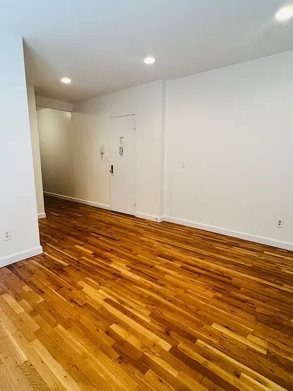 315 East 84 Street #12, Manhattan, NY 10028 apartment_living_room 1