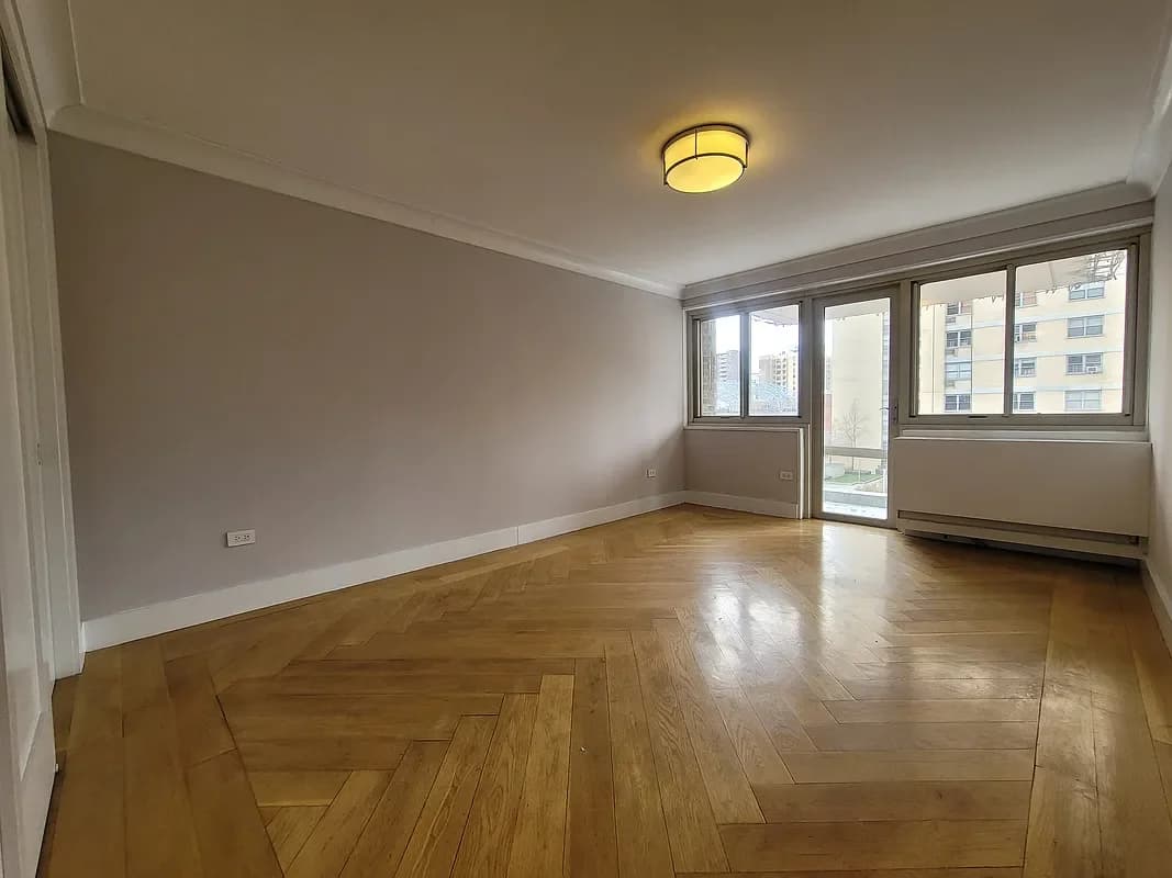 70 W 93 St #5B, Manhattan, NY 10025 apartment_living_room 1