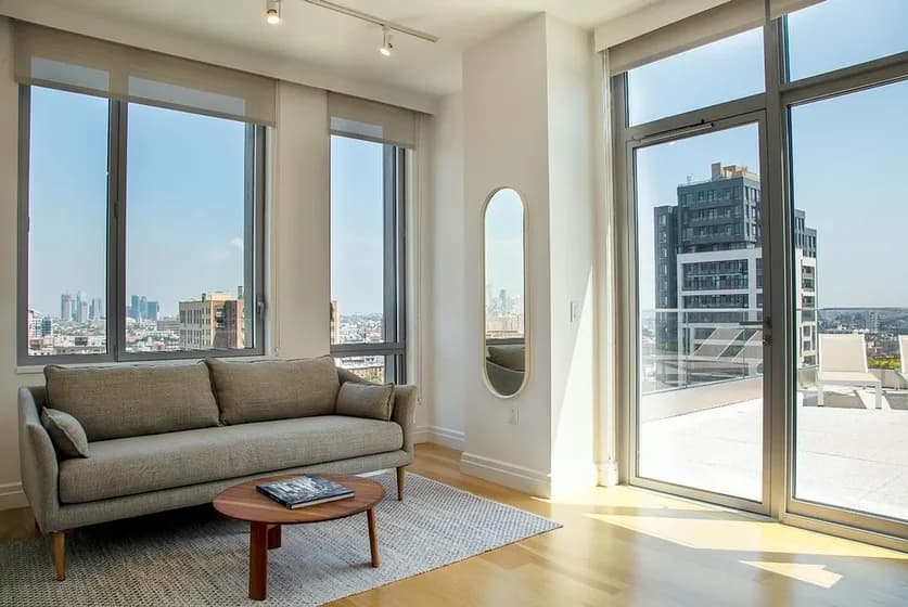 325 Kent Avenue #1217, Brooklyn, NY 11249 apartment_living_room 1
