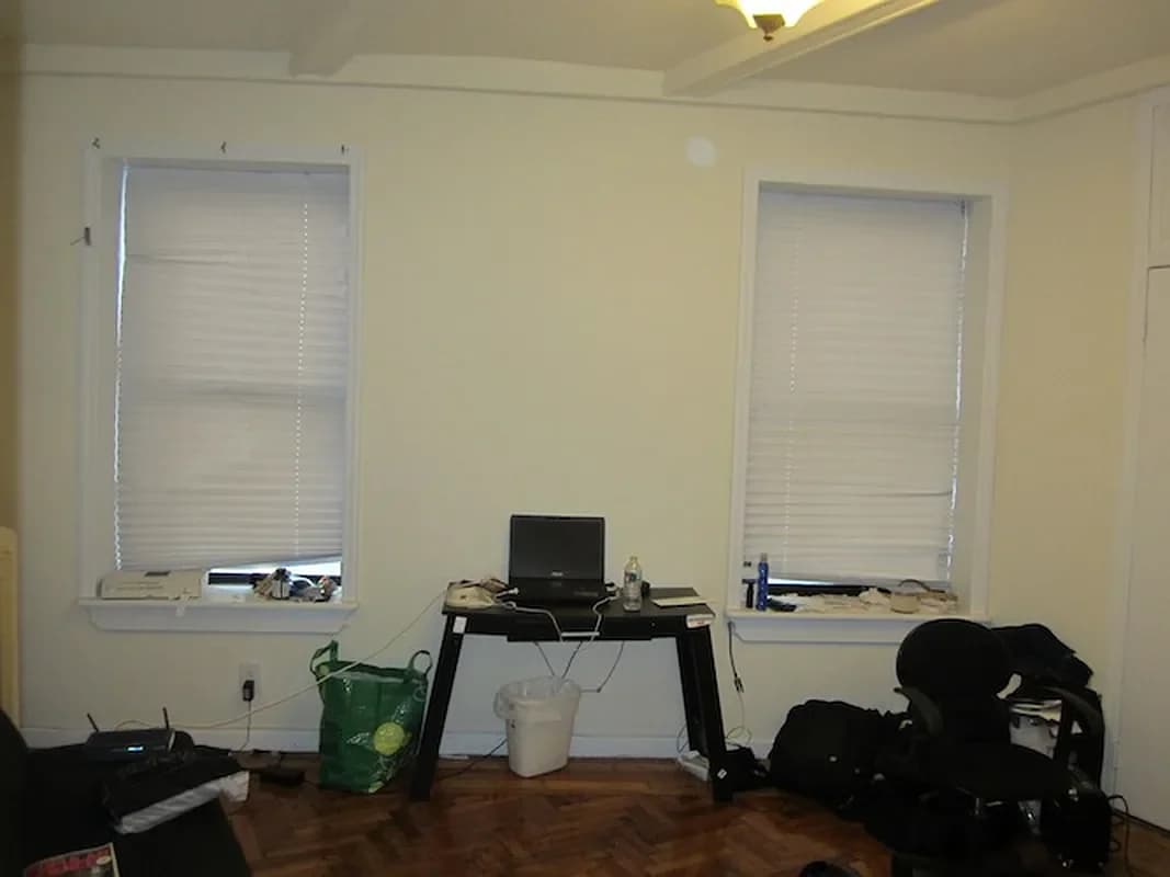 550 Riverside Drive #35, Manhattan, NY 10027 apartment_living_room 1