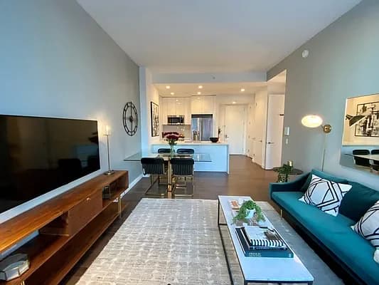515 West 36 Street #28C, Manhattan, NY 10018 apartment_living_room 1