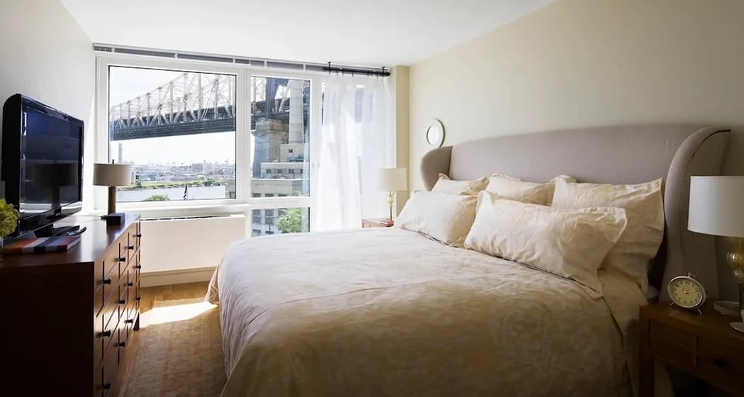 405 Main Street #08P, Manhattan, NY 10044 apartment_bedroom_room 1