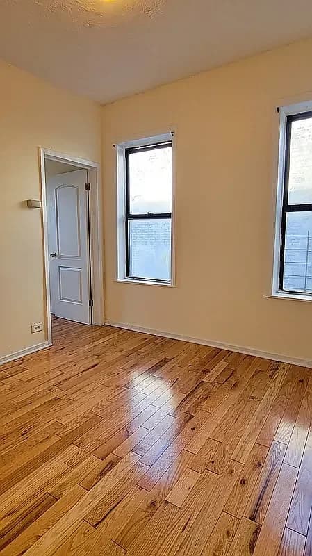 667 East 187 Street #20, Bronx, NY 10458 apartment_living_room 1