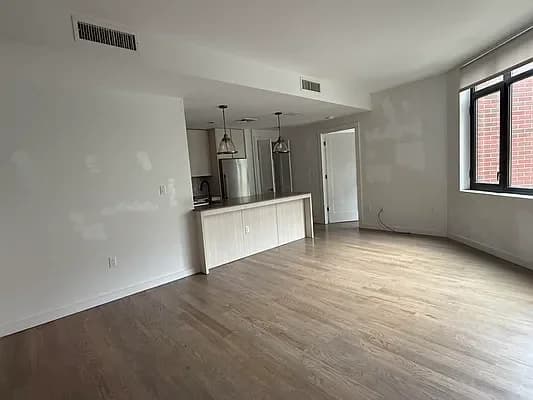 125 Parkside Avenue #3E, Brooklyn, NY 11226 apartment_living_room 1