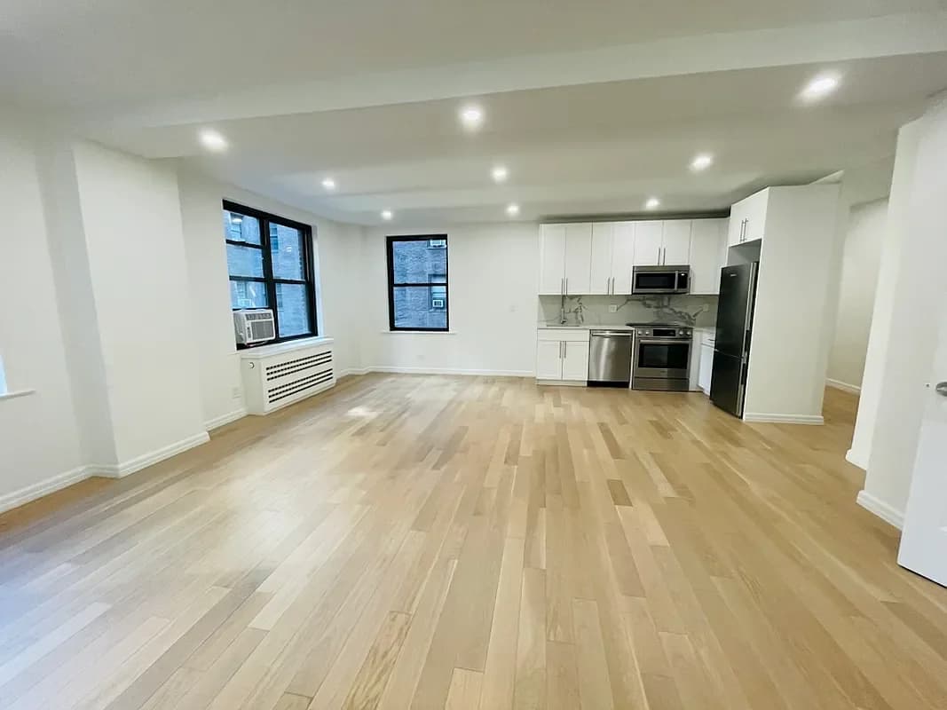 160 East 48 Street #10JL, Manhattan, NY 10017 apartment_living_room 1