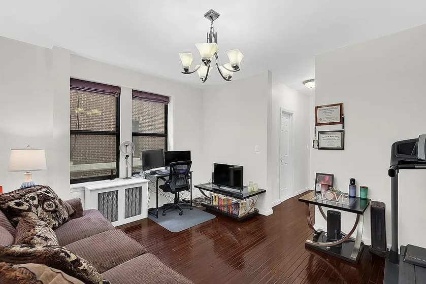 123 Linden Blvd #9N, Brooklyn, NY 11226 apartment_living_room 1