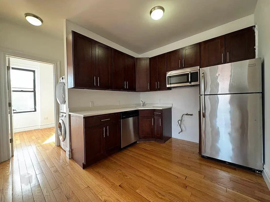 37-21 Ditmars Boulevard #D2, Queens, NY 11105 1