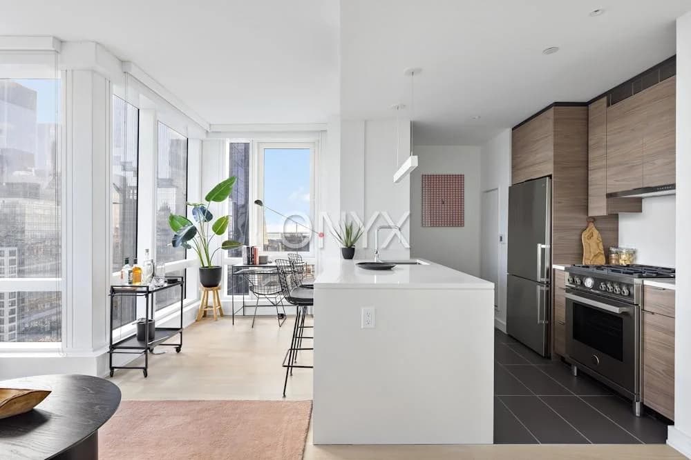 555 W 38 St #2616, Manhattan, NY 10018 1