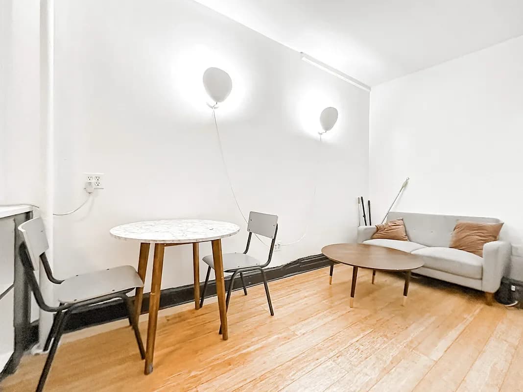 330 East 93 Street #3D, Manhattan, NY 10128 apartment_living_room 1