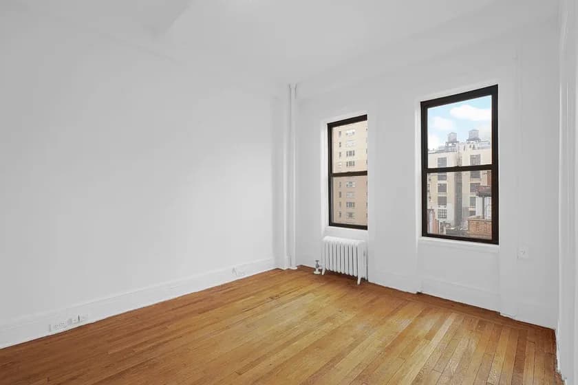 19 West 69 Street #1502, Manhattan, NY 10023 apartment_living_room 1