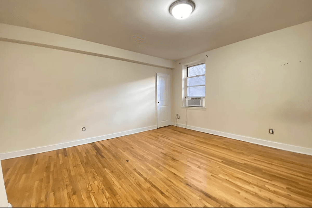 143-09 Barclay Avenue #4D, Queens, NY 11355 100