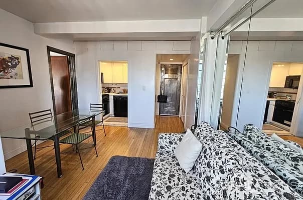 320 E 42 St #2803, Manhattan, NY 10017 apartment_living_room 1