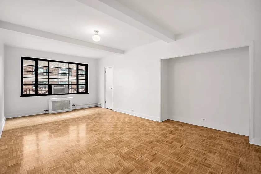307 East 44 Street #614, Manhattan, NY 10017 apartment_living_room 1
