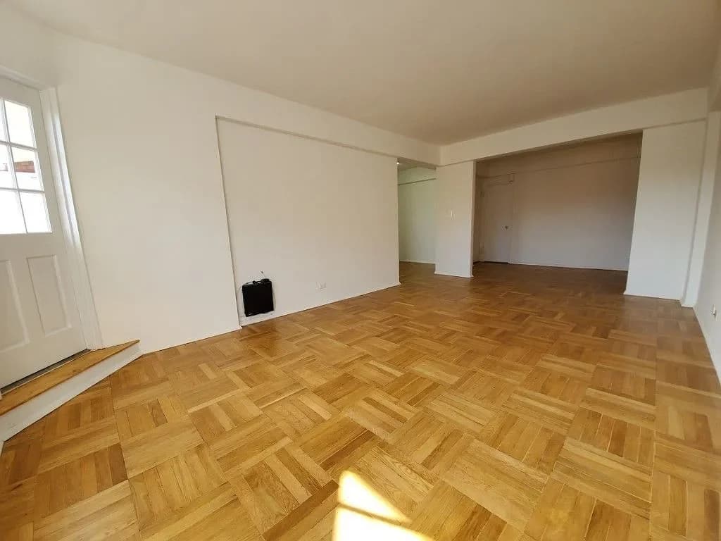 65-61 Saunders Street #5S, Queens, NY 11374 apartment_living_room 1