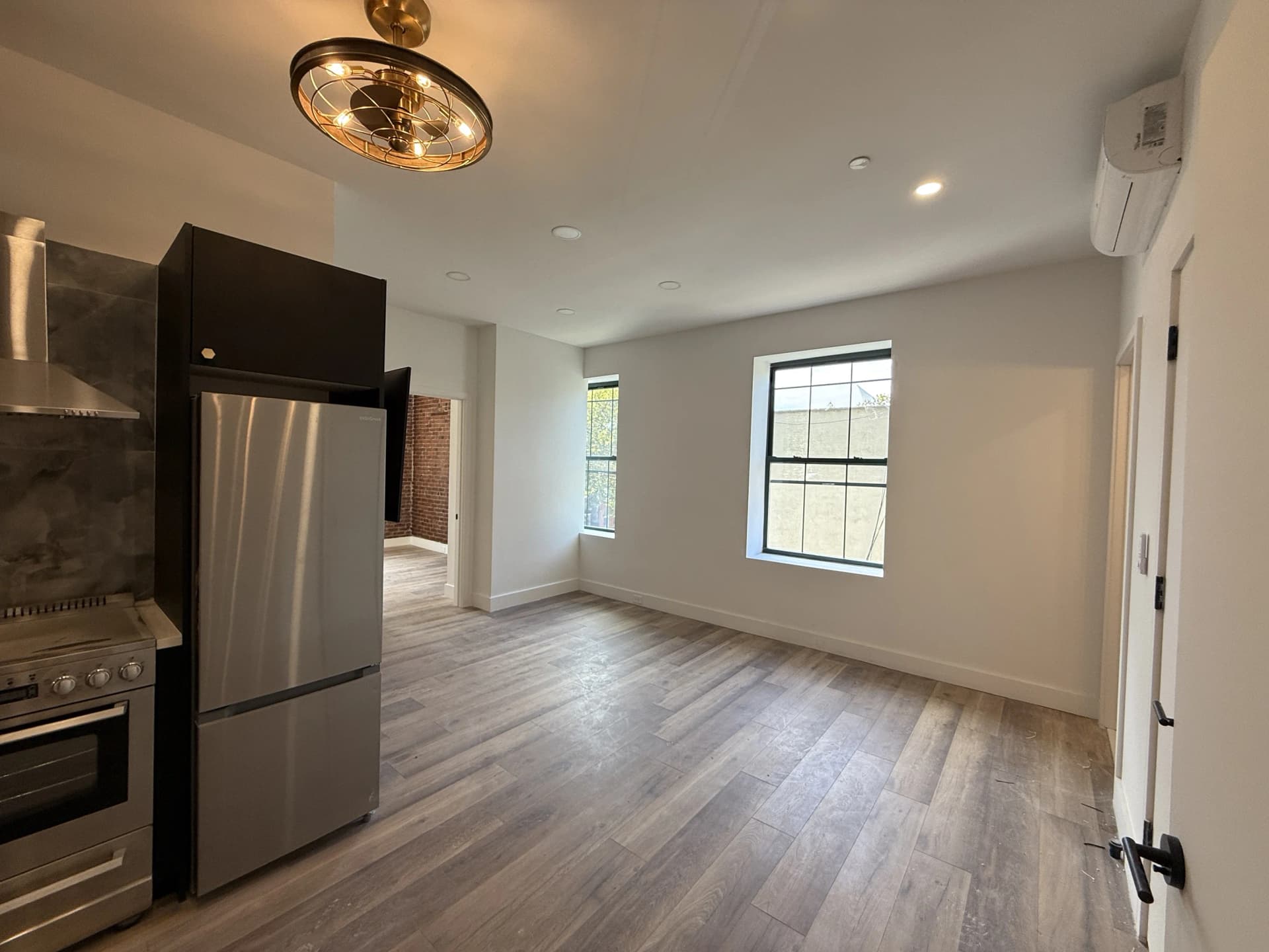 16 Howard Avenue #3D, Brooklyn, NY 11221 apartment_living_room 1