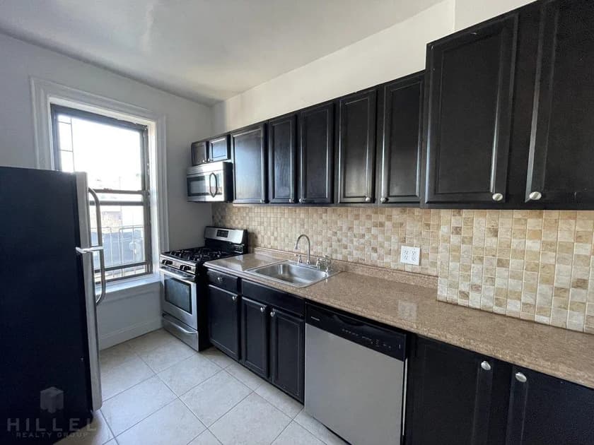 31-49 29 Street #Unit D5, Queens, NY 11106 1